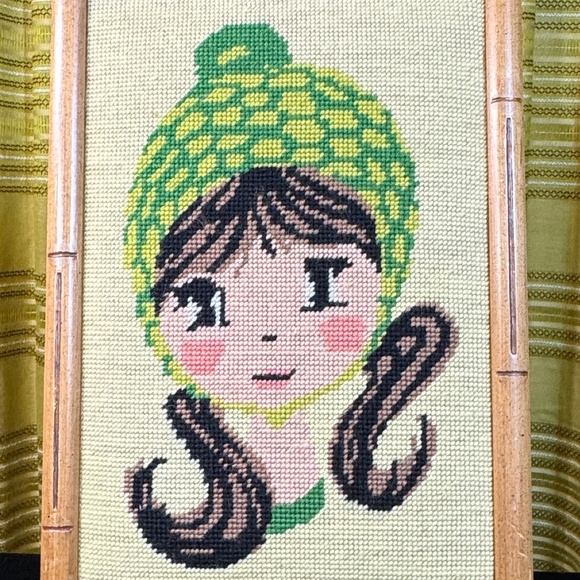 Vintage 1970s needlework art, Girl with Green Hat, faux bamboo wood framed - Picture 2 of 4